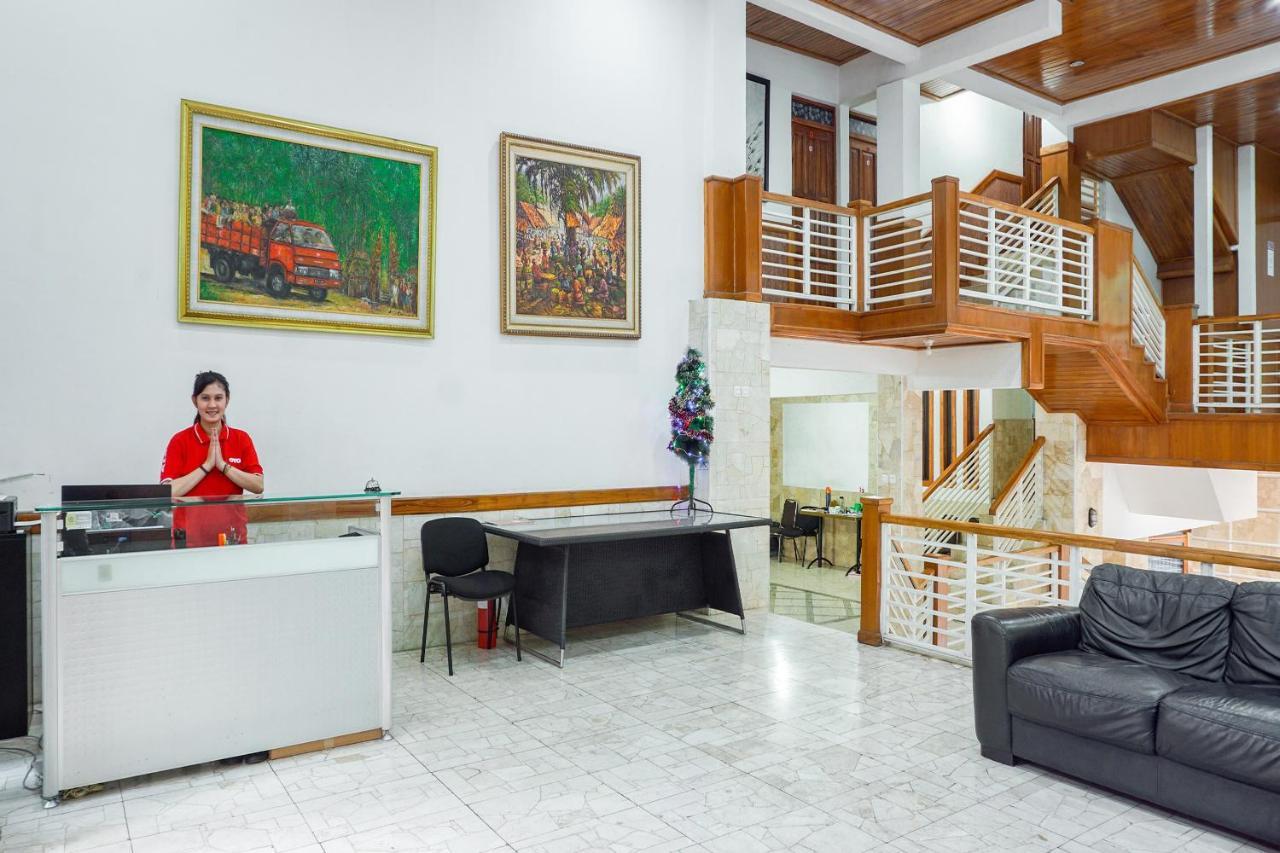 Oyo 1209 Tirtasari Nice Guesthouse Бандунг Екстериор снимка