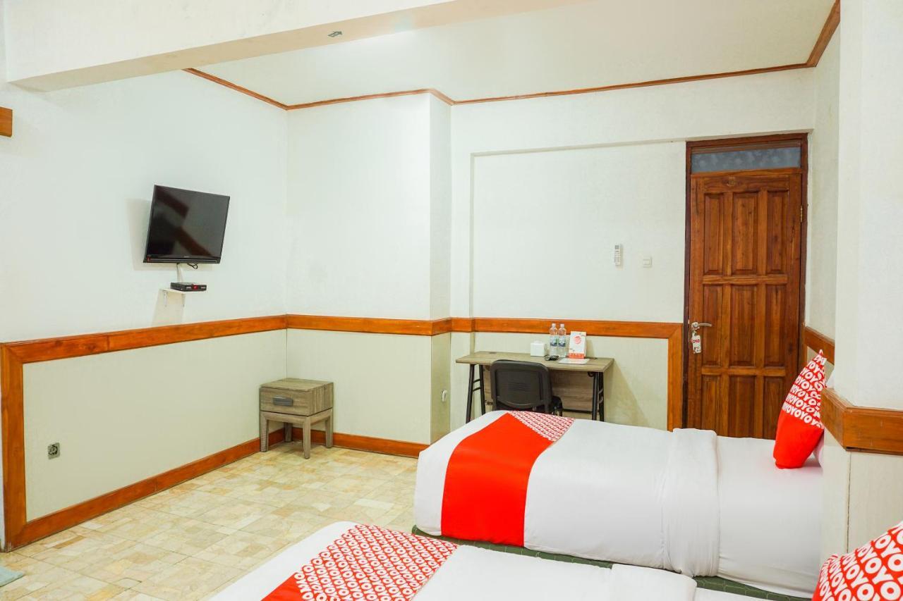 Oyo 1209 Tirtasari Nice Guesthouse Бандунг Екстериор снимка