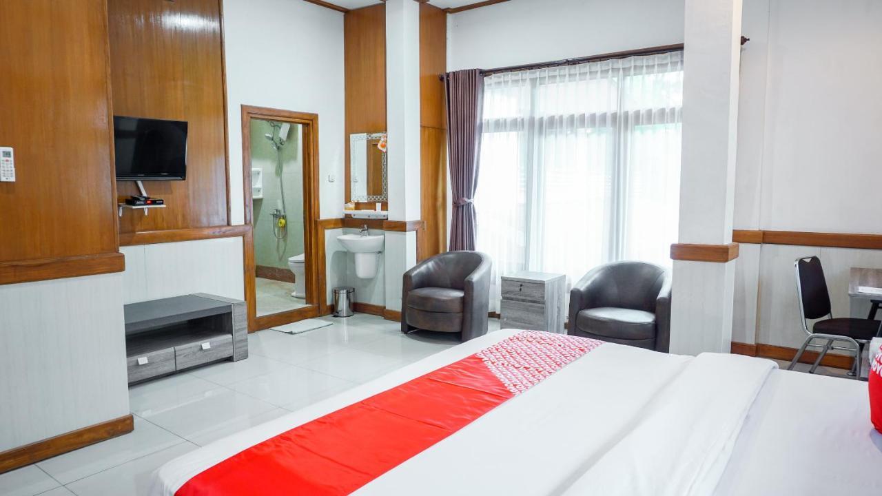Oyo 1209 Tirtasari Nice Guesthouse Бандунг Екстериор снимка