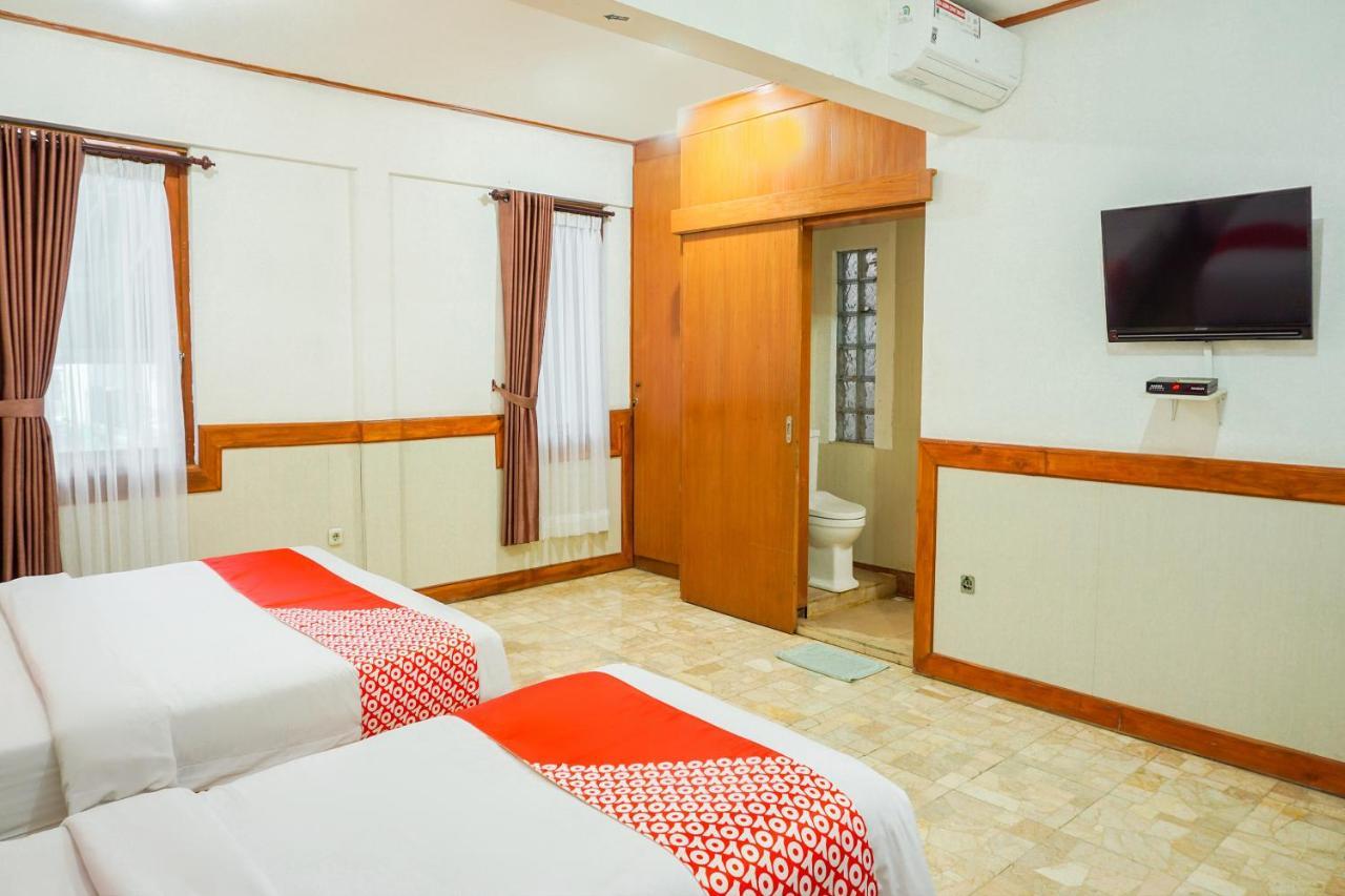 Oyo 1209 Tirtasari Nice Guesthouse Бандунг Екстериор снимка