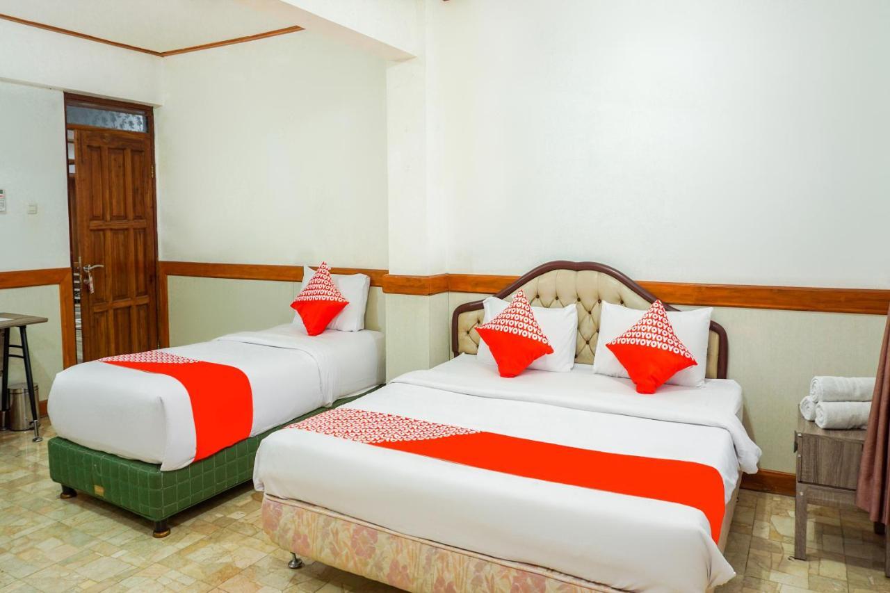 Oyo 1209 Tirtasari Nice Guesthouse Бандунг Екстериор снимка