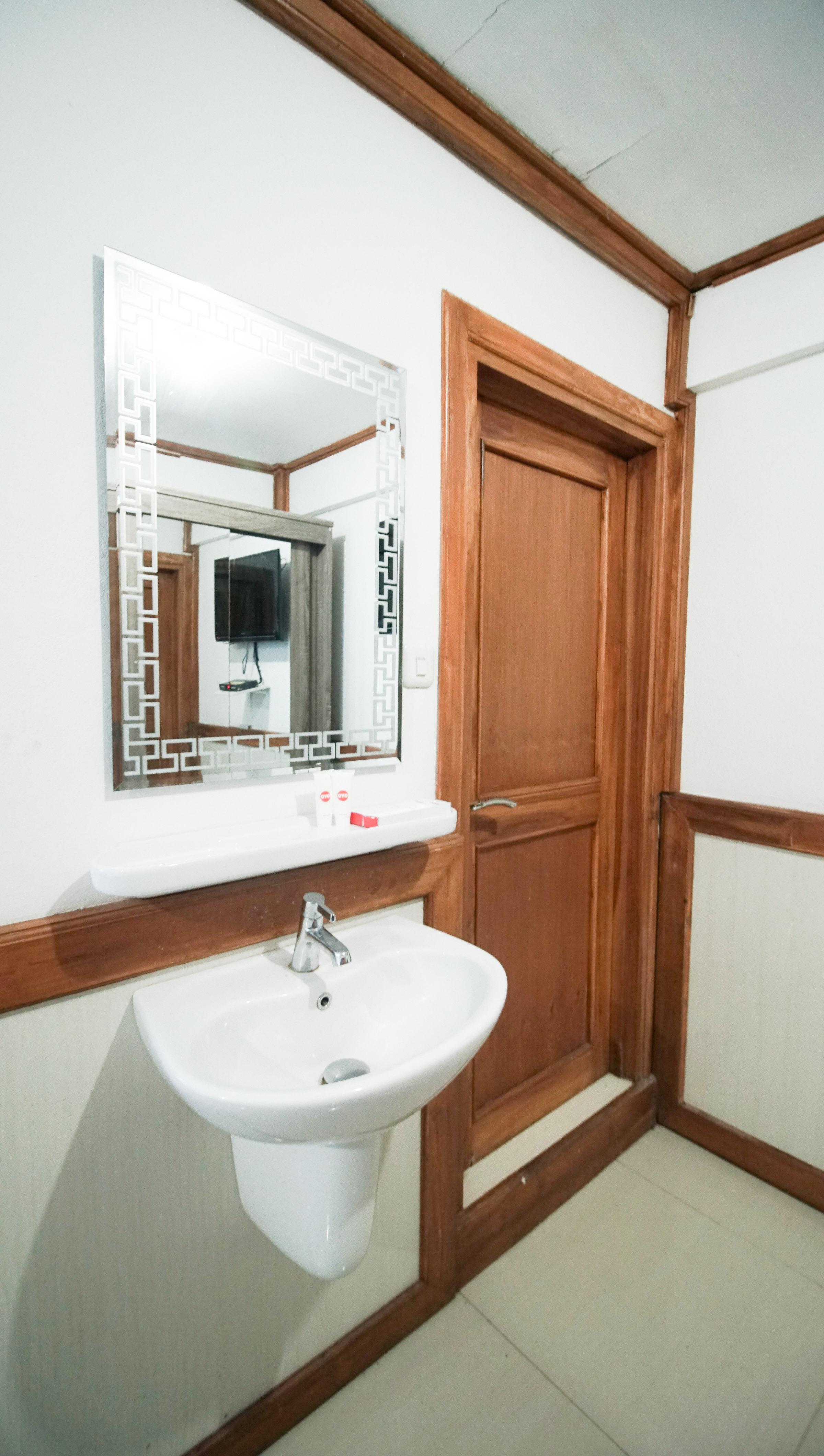 Oyo 1209 Tirtasari Nice Guesthouse Бандунг Екстериор снимка