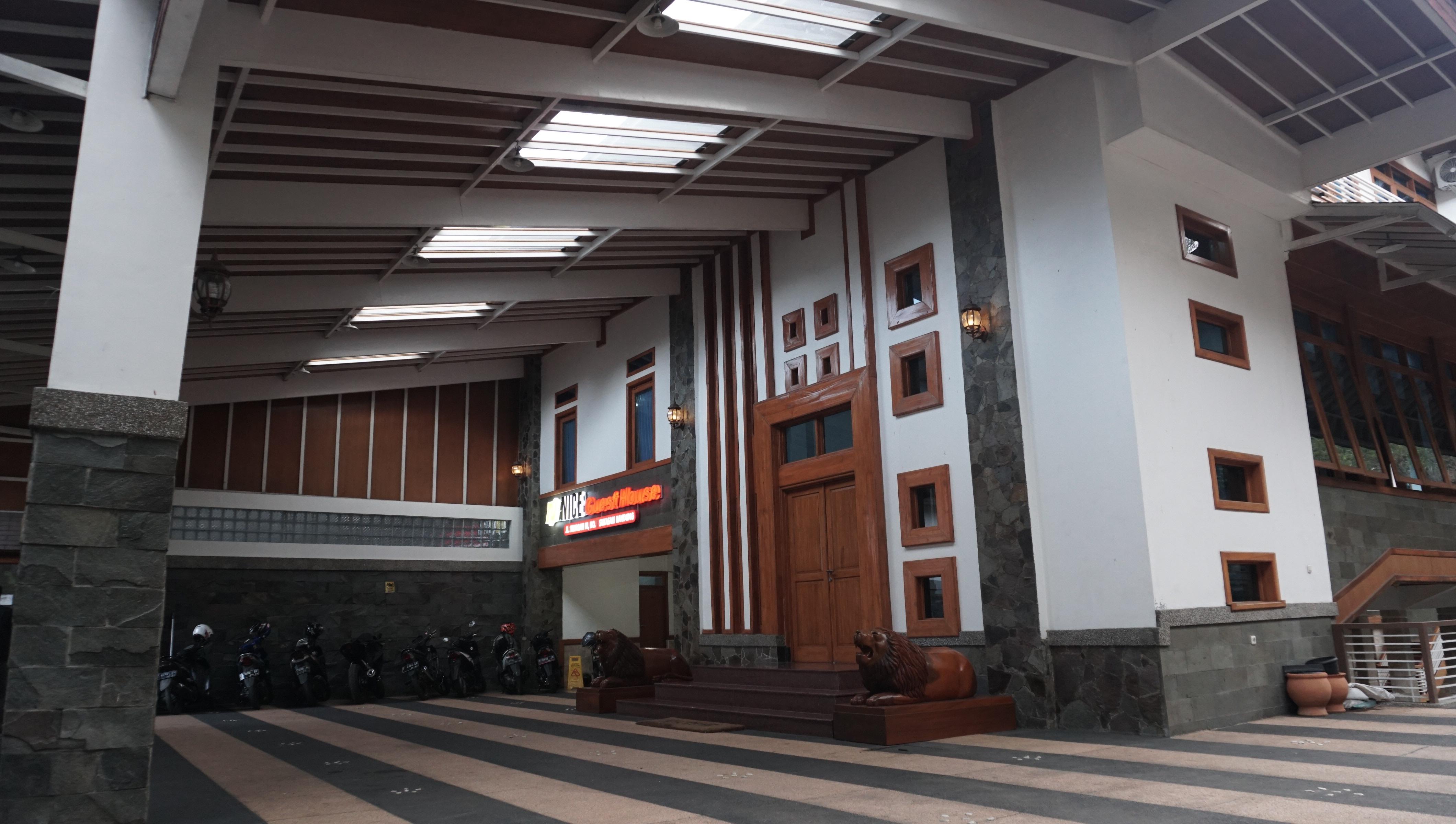 Oyo 1209 Tirtasari Nice Guesthouse Бандунг Екстериор снимка