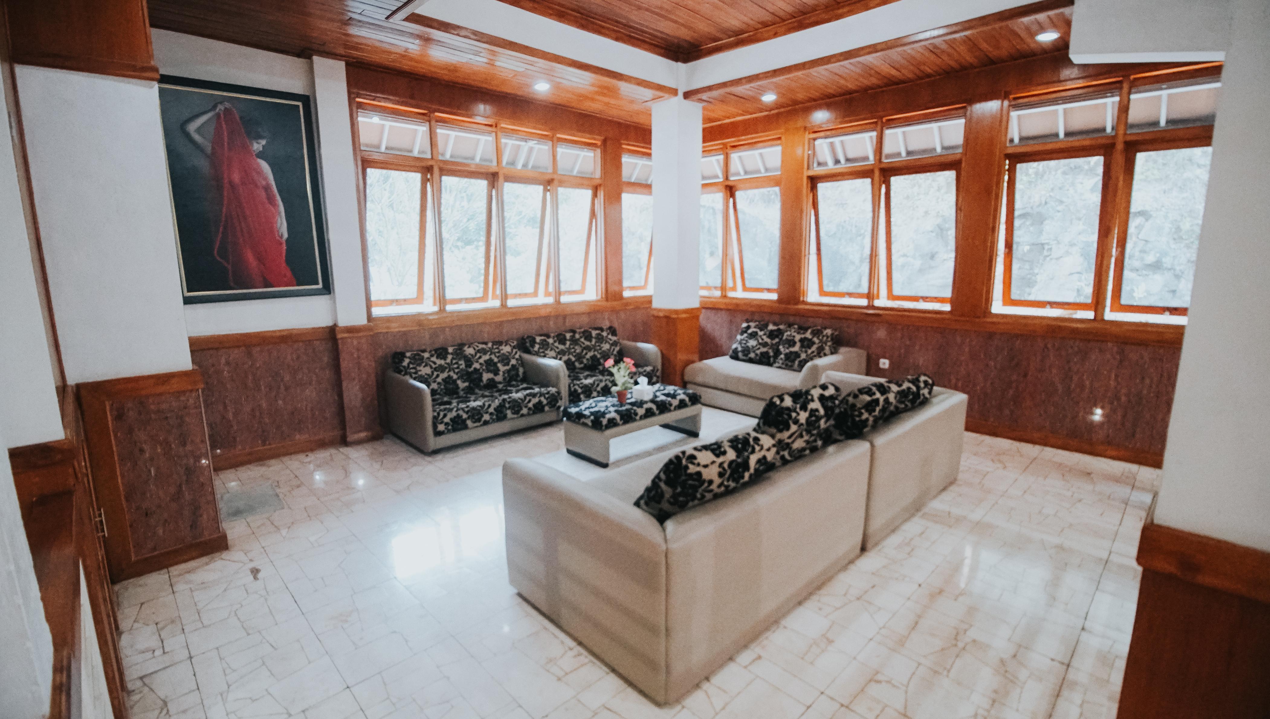 Oyo 1209 Tirtasari Nice Guesthouse Бандунг Екстериор снимка