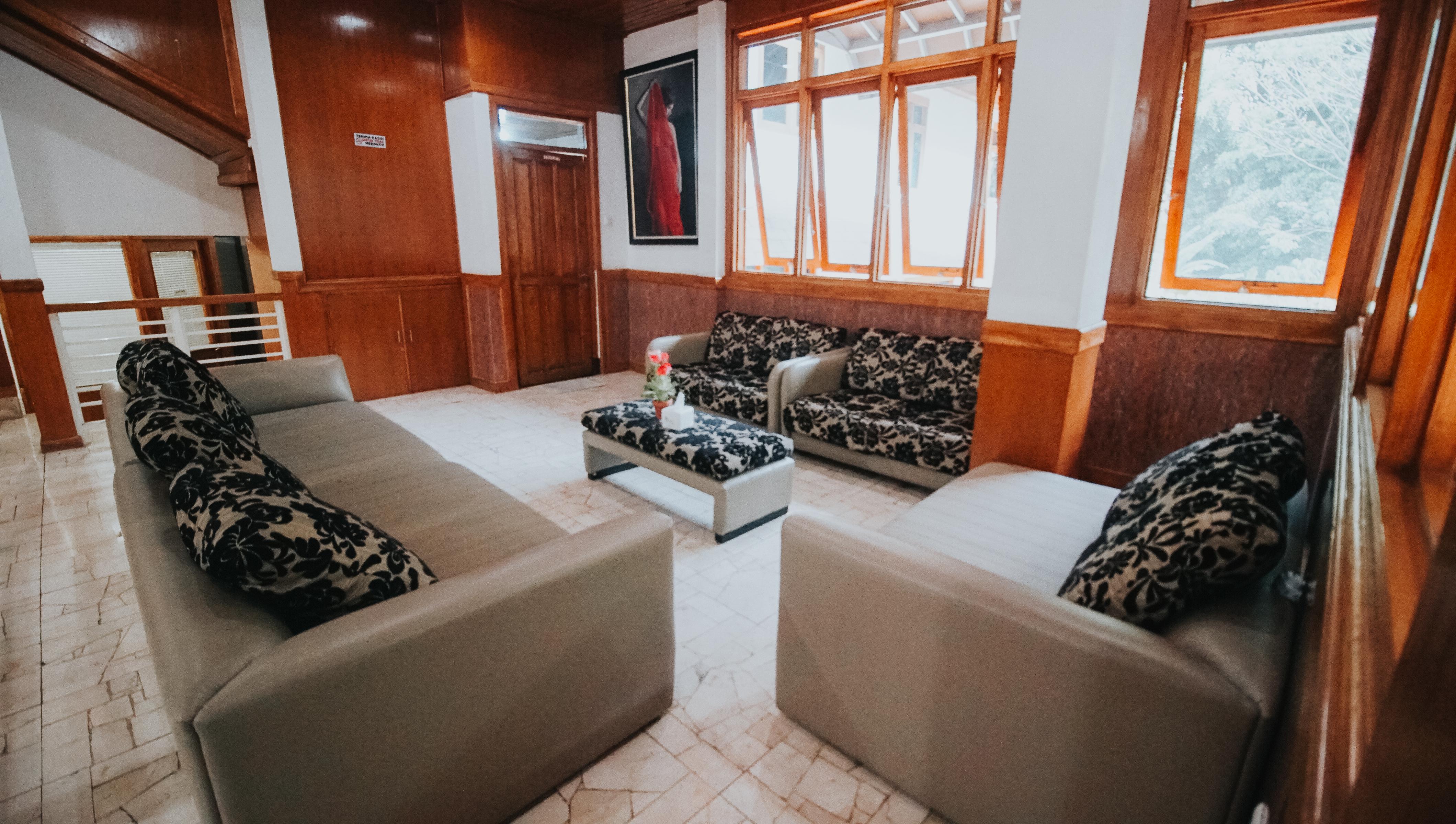 Oyo 1209 Tirtasari Nice Guesthouse Бандунг Екстериор снимка